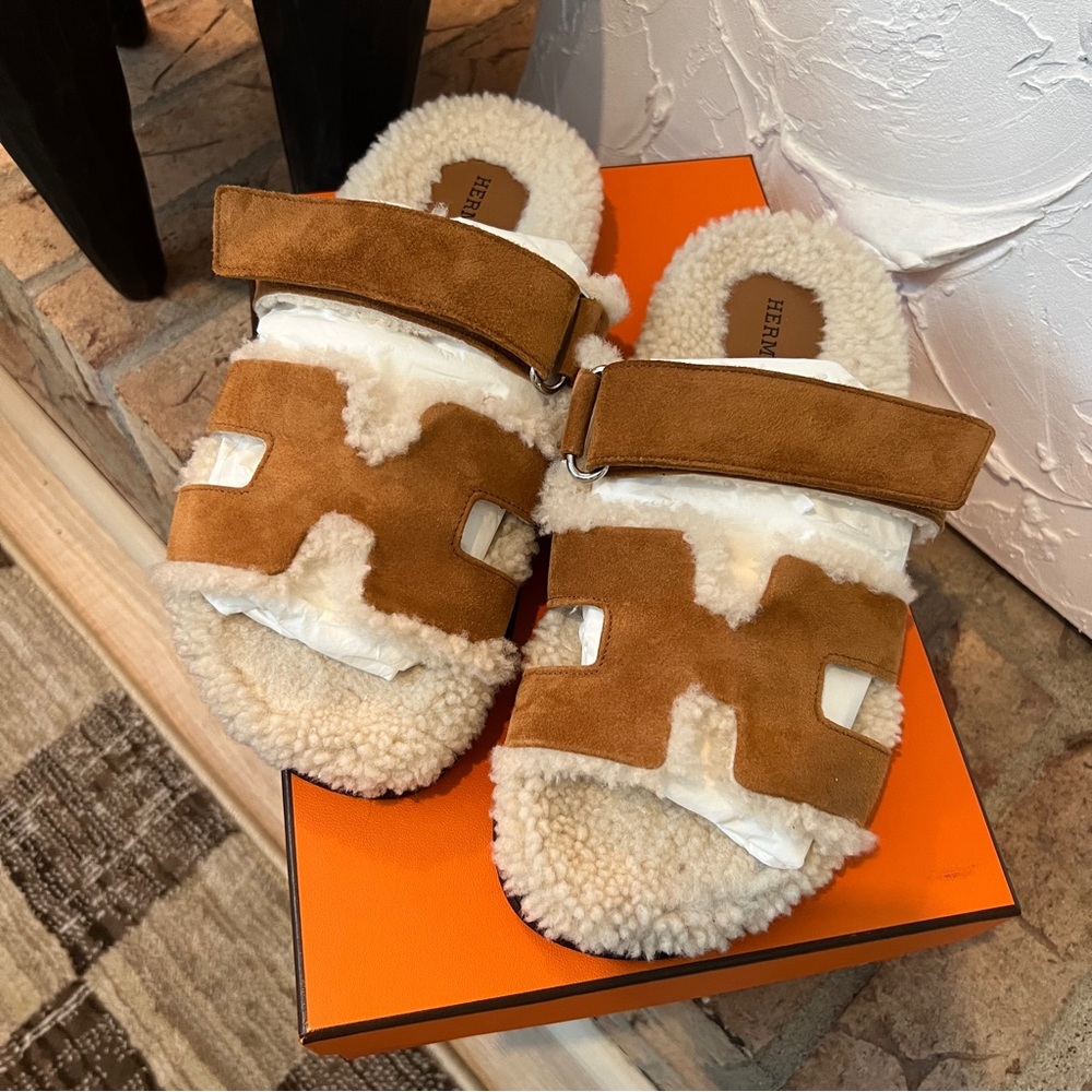 HERMES SHEARLING CHYPRE SANDALS SZ 37 1/2
